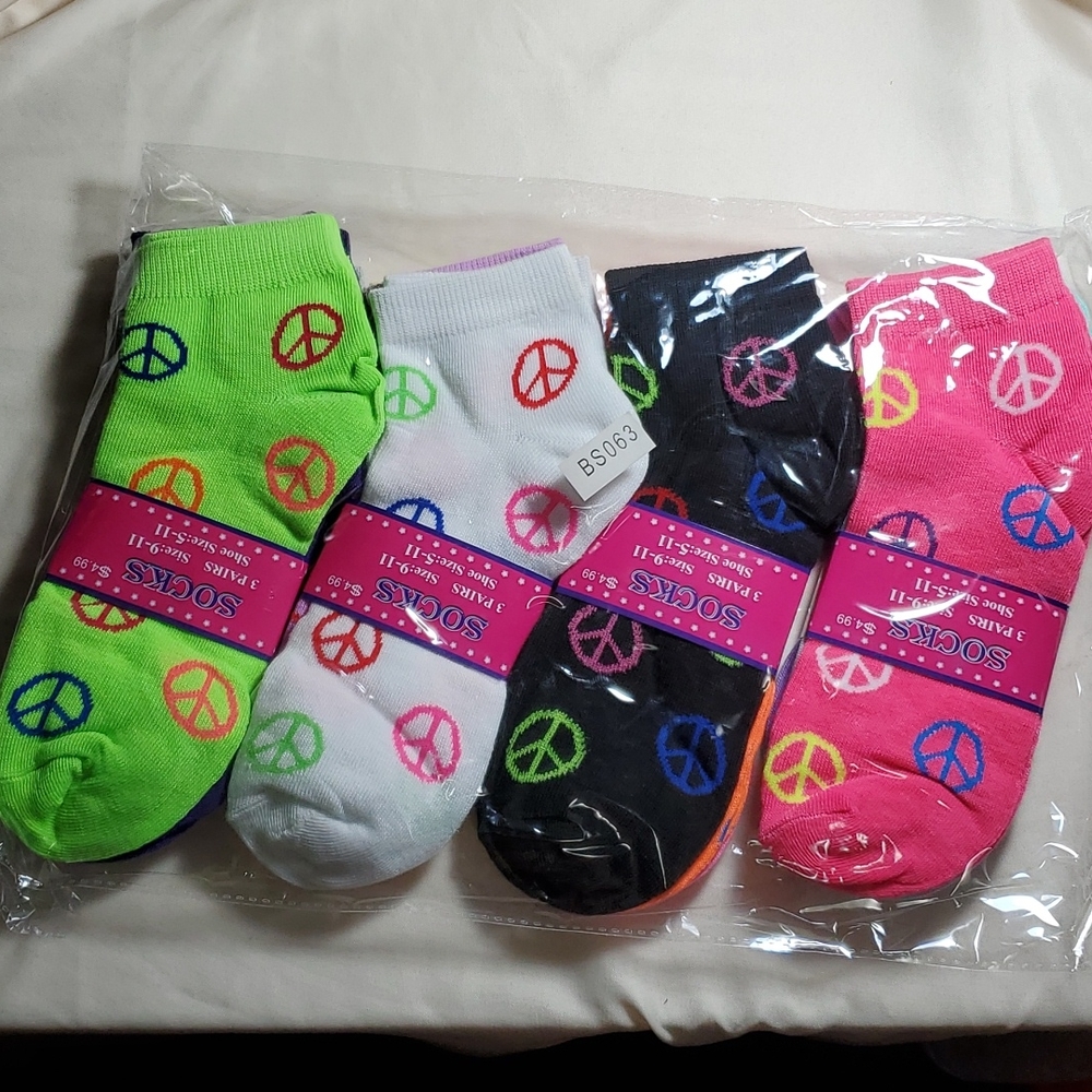 - 12 Pairs Assorted Colors Women's Ankle Socks Size 9-11 Peace Sign - Picture 5 of 6